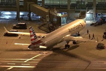 Nữ tiếp viên hàng không Hoa Kỳ bị hành khách đánh vỡ mũi trên máy bay