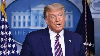 tong thong trump dung dung noi gian voi fbi