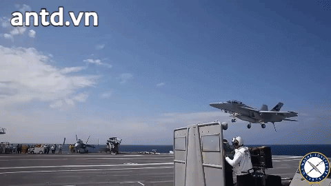 Video: Huyền thoại Hornet thực hiện chuyến bay trực chiến cuối cùng, khép lại hành trình 34 năm vàng son