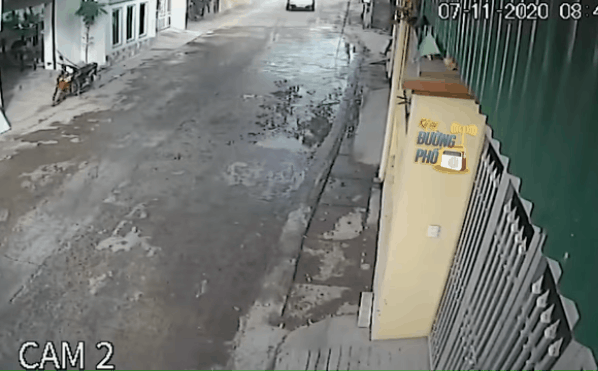 camera giao thong o to con lao nhu ten ban nguoi phu nu di xe dap suyt mat mang oan uong