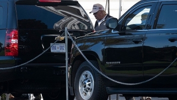 that cu truoc doi thu biden ong trump van thong dong di danh golf 2 ngay lien tuc