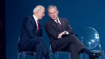Cựu Tổng thống Bush chúc mừng ông Biden và bà Kamala Harris, ông Trump bất ngờ 'khai chiến'