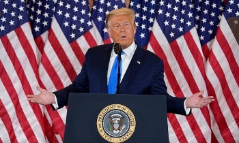 dang trong the nuoc soi lua bong mong lat nguoc ket qua bau cu co van phap ly cua trump lai mac covid 19