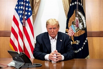 nhan vien cua ong trump bi tu choi hen ho phai lap nhom rieng de giam bot su co don