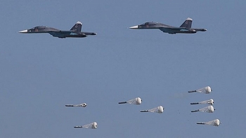video khong quan nga trut mua bom pha nat trai huan luyen cua khung bo tai syria