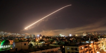 Máy bay chiến đấu Israel không kích ồ ạt các kho dự trữ, cơ sở quân sự tại Syria