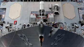 Mỹ tuyên bố đưa khu trục hạm mang tên lửa dẫn đường USS Barry trở lại Biển Đông