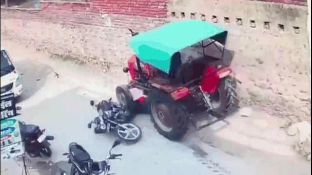 camera giao thong bi may keo dam trung 4 nguoi thoat chet kho tin