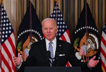 tong thong joe biden ky ban hanh dao luat thiet bi an toan