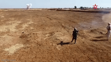 video quan doi nga huan luyen binh sy syria cach su dung sung phun lua