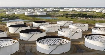 nghi si dong loat thuc tong thong biden dung du tru dau khan cap