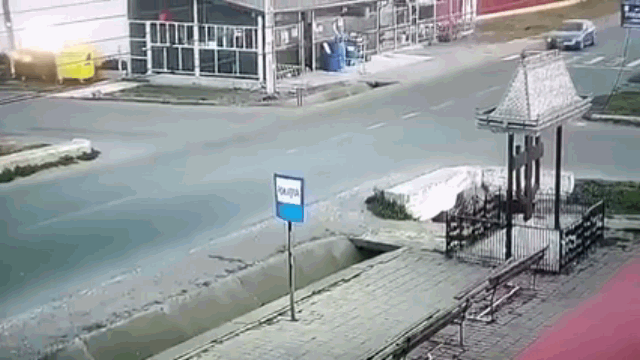 camera giao thong 3 o to di chuyen ba huong bat ngo tong nhau o nga tu