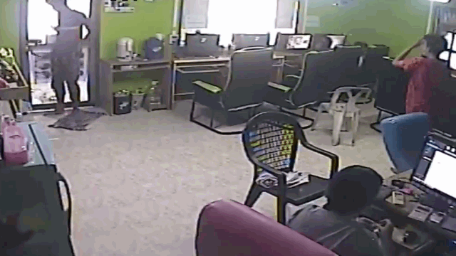 video ran phi than duoi theo nam thanh nien trong quan internet