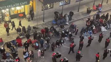 video khoanh khac xe dien lao vao doan dieu hanh o wisconsin