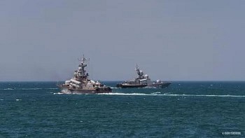 ham doi bien den chao don uss arleigh burke bang man diet ham