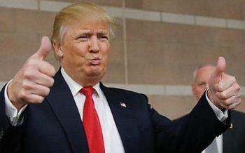 tong thong trump tiep tuc khang dinh thang cu trong tiec chieu dai