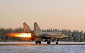nga trien khai phi doi tiem kich danh chan mig 31bm hung hau toi can cu doi dien bang alaska cua my