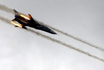 Không quân Nga - Syria tiến hành dồn dập 30 cuộc không kích vào các vị trí khủng bố của IS
