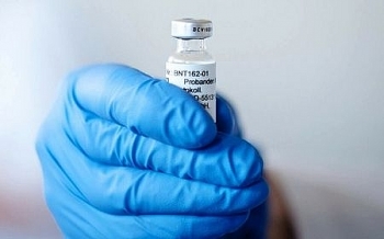 anh bat dau tiem vaccine pfizer tu ngay 812 dat ten la v day