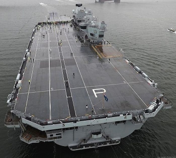 Tàu sân bay trị giá 4,2 tỷ USD của Hải quân Hoàng gia Anh lại bị tràn nước xối xả vào buồng máy