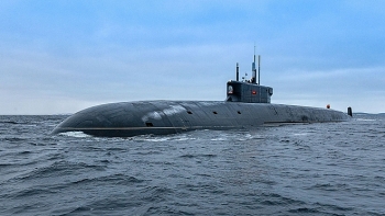 Tàu ngầm Nga bất ngờ phóng đồng loạt 4 siêu tên lửa hạt nhân