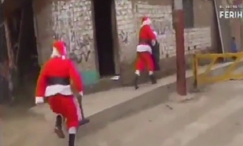 video ong gia noel vac sung va bua phi nhu bay tom song hang loat toi pham
