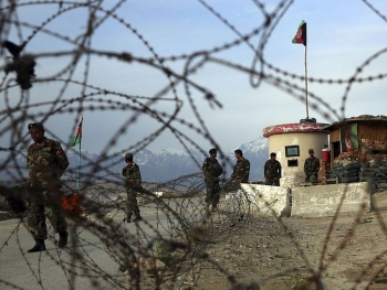 can cu quan su lon nhat cua my tai afghanistan lai bi na rocket nhu mua