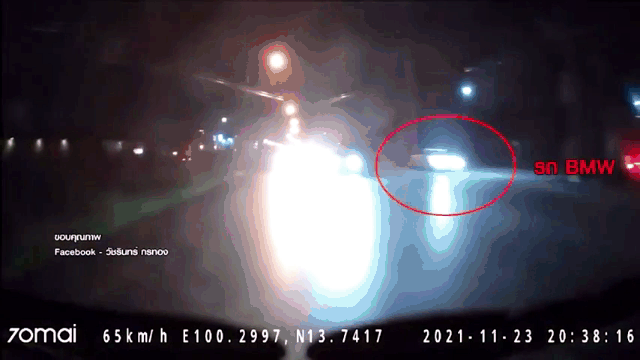 Camera giao thông: BMW vượt ẩu, lao vào cột điện rồi bốc cháy