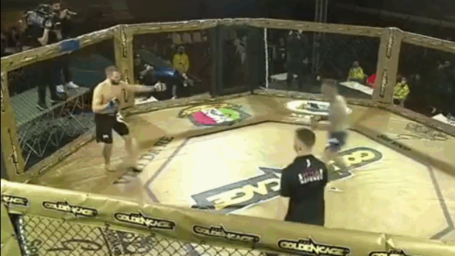 Video: Võ sĩ MMA lên gối hạ knock out đối thủ trong 7 giây
