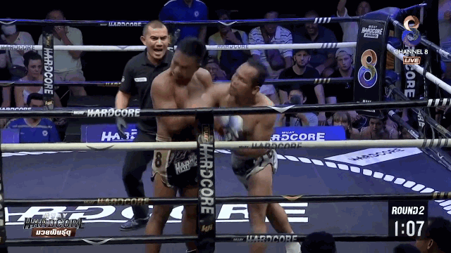 video trong tai phan ung cuc nhanh cuu mang vo si muay thai
