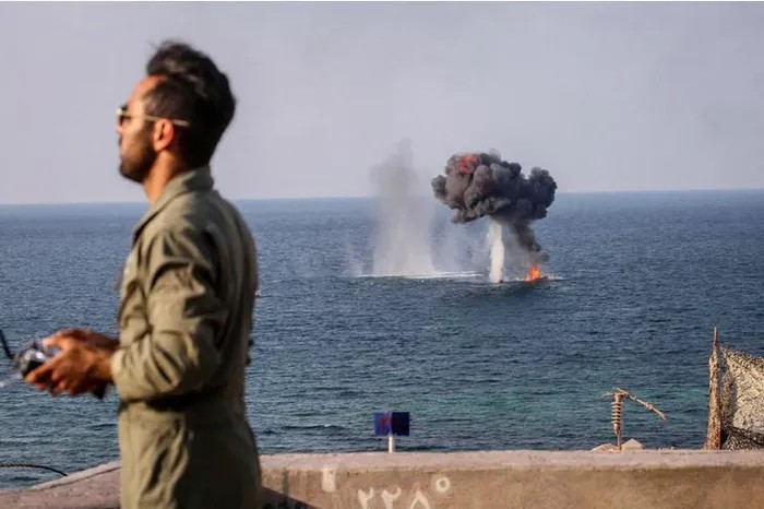 Iran tập phóng tên lửa trên Vùng Vịnh