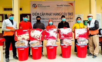 world vision viet nam phat do dung thiet yeu cho gan 20000 ho gia dinh o quang ngai