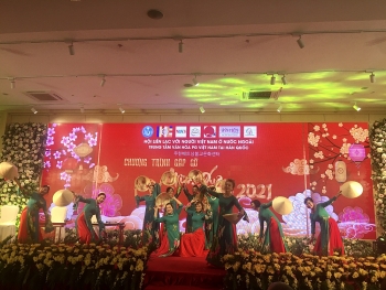 gap go mung xuan tan suu chia se thanh qua dong vien tinh than nguoi viet xa xu
