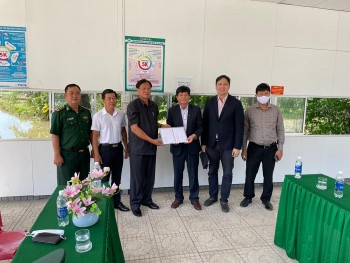 kien giang tang 300 trieu dong ho tro ba con kieu bao o campuchia don tet