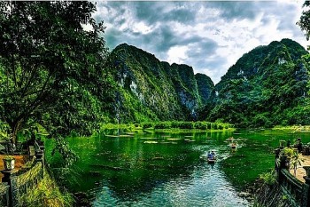 ninh binh lot top goi y hang dau khi du ngoan viet nam bang duong thuy