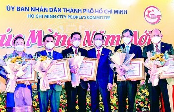 tang bang khen cho tong lanh su quan cac nuoc da ho tro tphcm chong dich covid 19