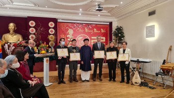 cong dong nguoi viet tai phap sum hop don tet nham dan 2022