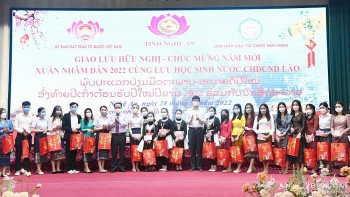 Liên hiệp các tổ chức hữu nghị tỉnh Nghệ An chia sẻ không khí đón Tết, vui Xuân với các lưu học sinh Lào