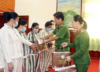 giam an tha tu tang qua cham lo cho doi song pham nhan dip tet nham dan