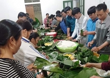 hoi dong huong nghe an tai berlin duc tang 250 phan qua tet cho nguoi viet gap kho khan