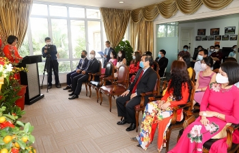 tet co truyen am ap cua cong dong nguoi viet tai singapore va canada