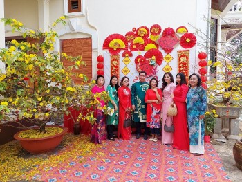 chao co to quoc don xuan nham dan 2022 tai pakse lao