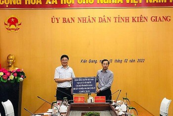 nguoi viet tai uae han quoc ung ho phong chong dich tai tinh dong thap kien giang