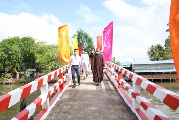 hoi tu thien sen vang berlin chlb duc xay cau cho ba con ngheo kien giang