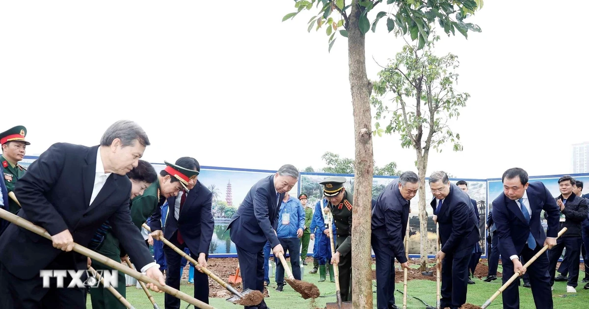 tong bi thu to lam du le phat dong tet trong cay doi doi nho on bac ho