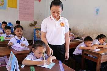 tuyen chon 35 giang vien giao vien di giang day tai lao nhiem ky 2021 2023