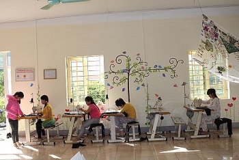 ha noi ban hanh ke hoach giup do ho tro nan nhan bi mua ban tro ve hoa nhap cong dong