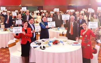 ban be phu nu kieu bao khap cac chau luc gui thu chuc mung dai hoi dai bieu phu nu toan quoc lan thu xiii