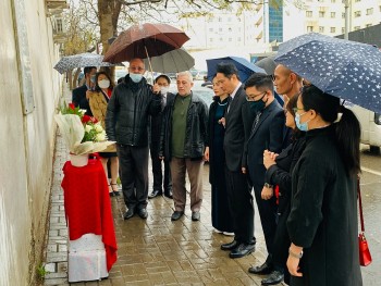 algeria viet nam to chuc nhieu hoat dong tuong nhiem cac nha bao phi hanh doan hy sinh nam 1974