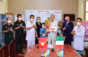 benh nhan italia chien thang covid 19 cam on bac si viet nam